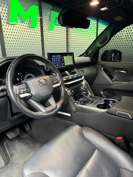 Toyota LC300