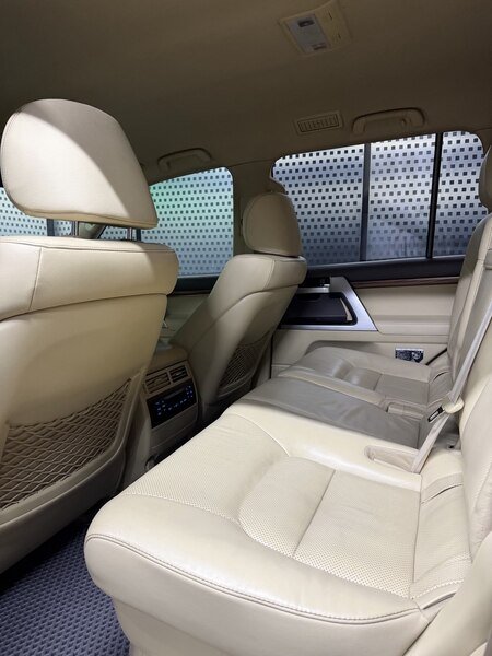 Toyota Land Cruiser 200
