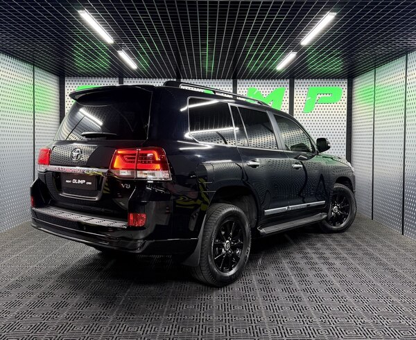 Toyota Land Cruiser 200